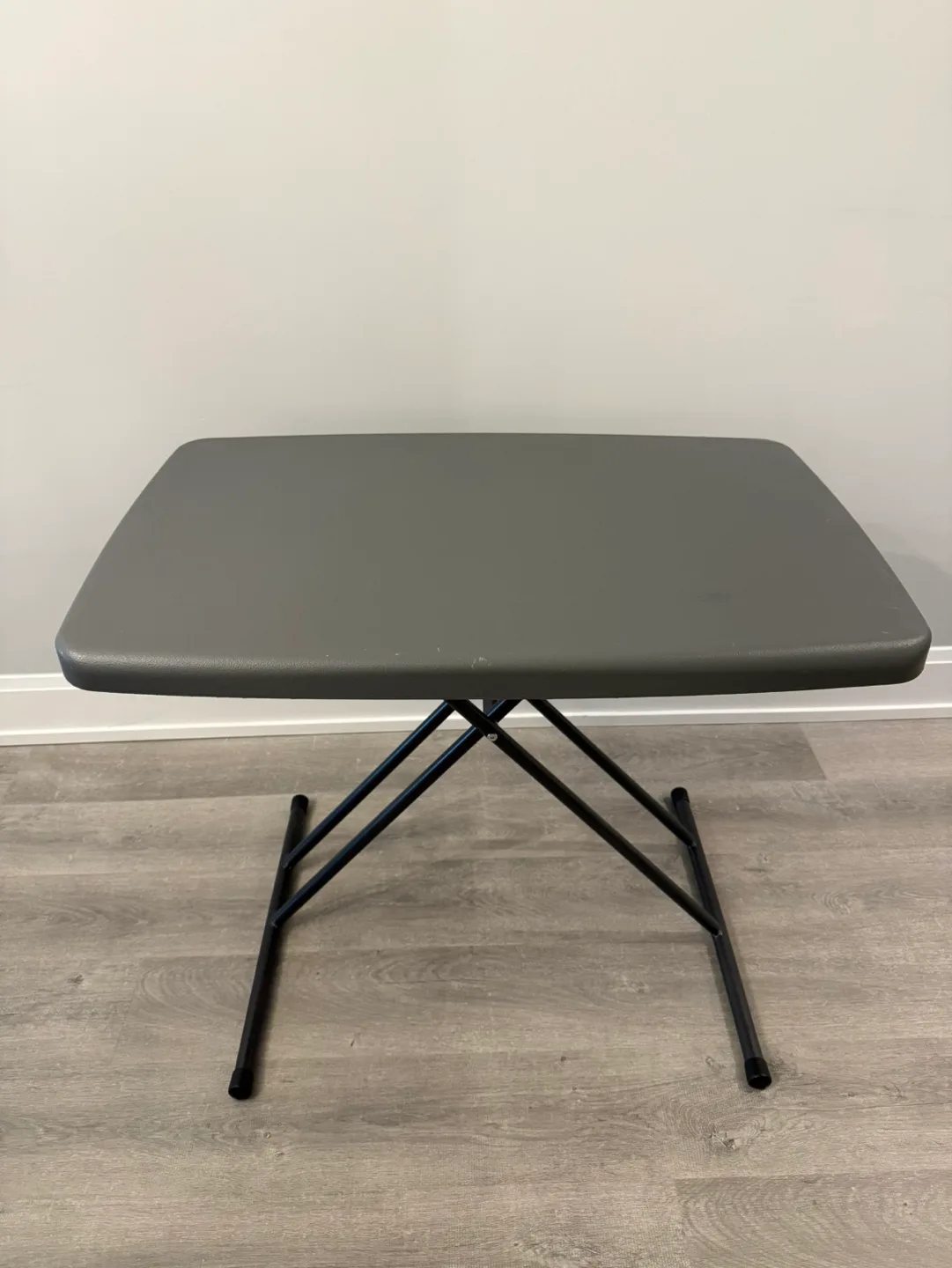 Folding Table thumbnail