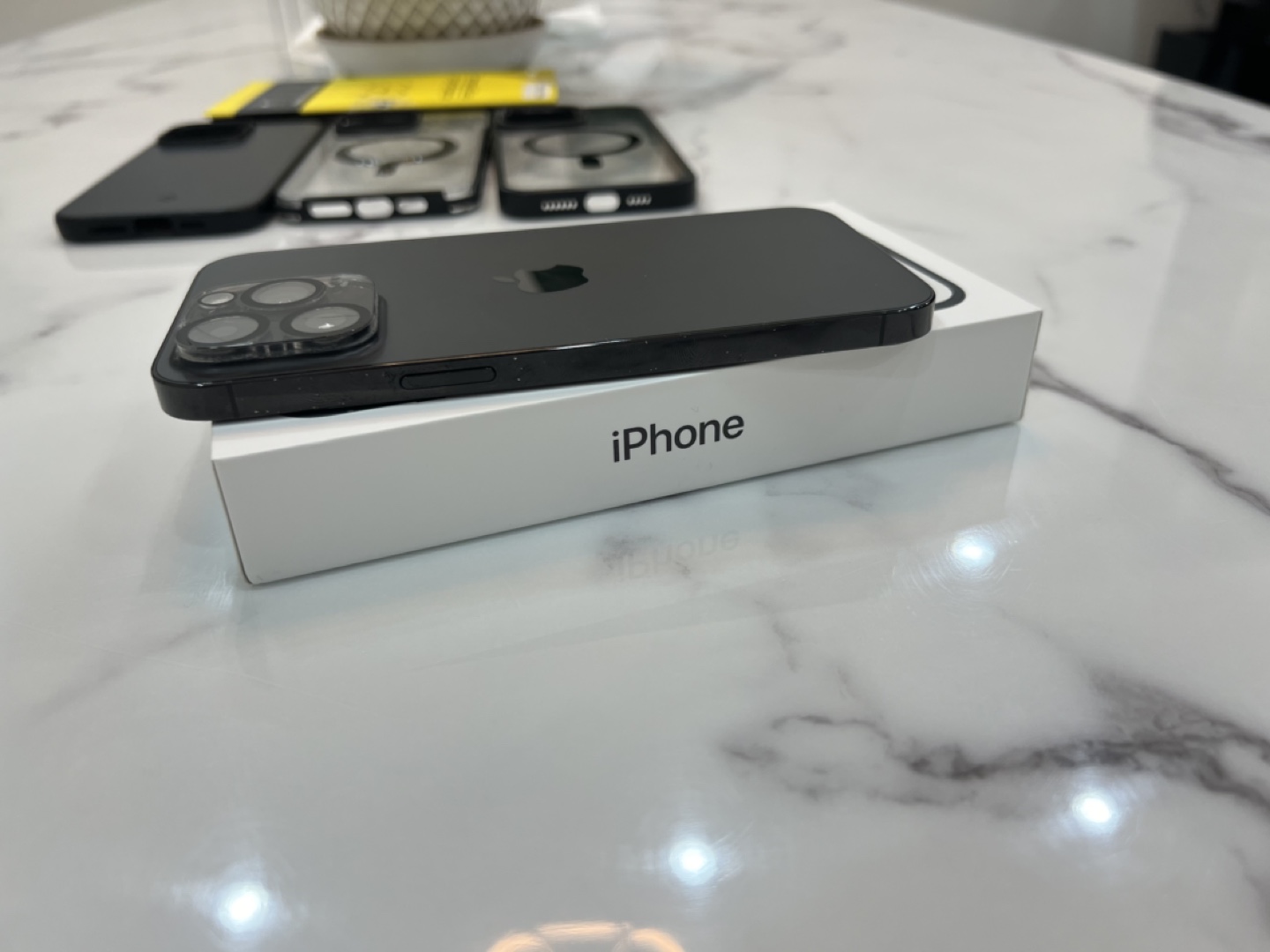 iPhone 14 Pro Max - Black - 93% Battery - Accessories Included - photo 5