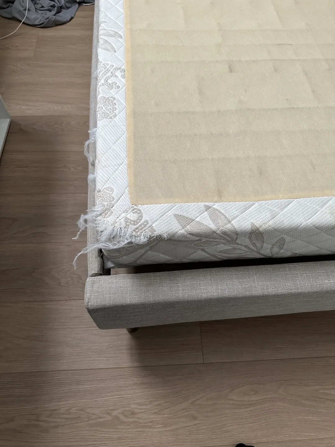 Queen-sized bed frame + free box spring image indicator(5)