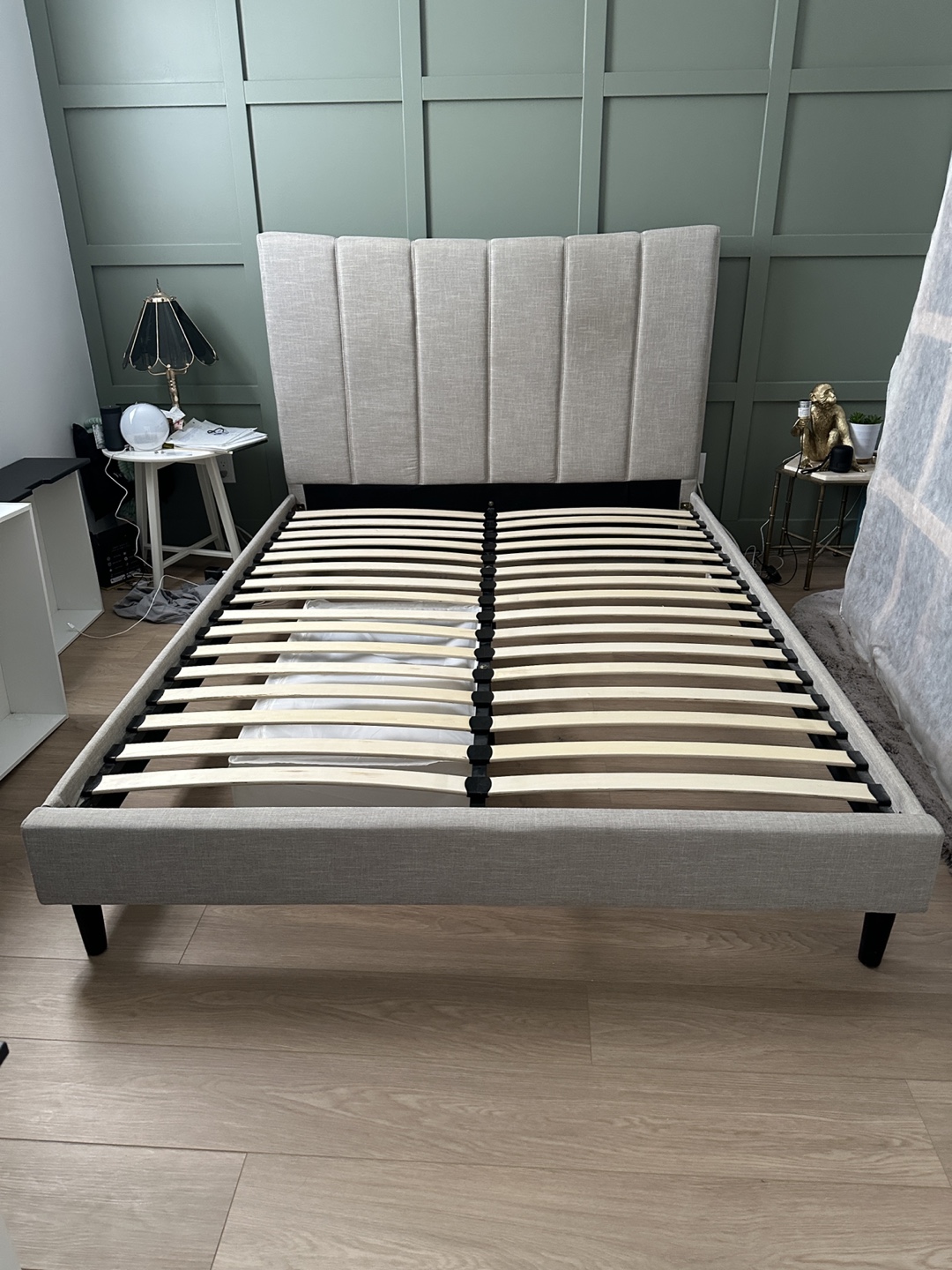 Queen-sized bed frame + free box spring - photo 3