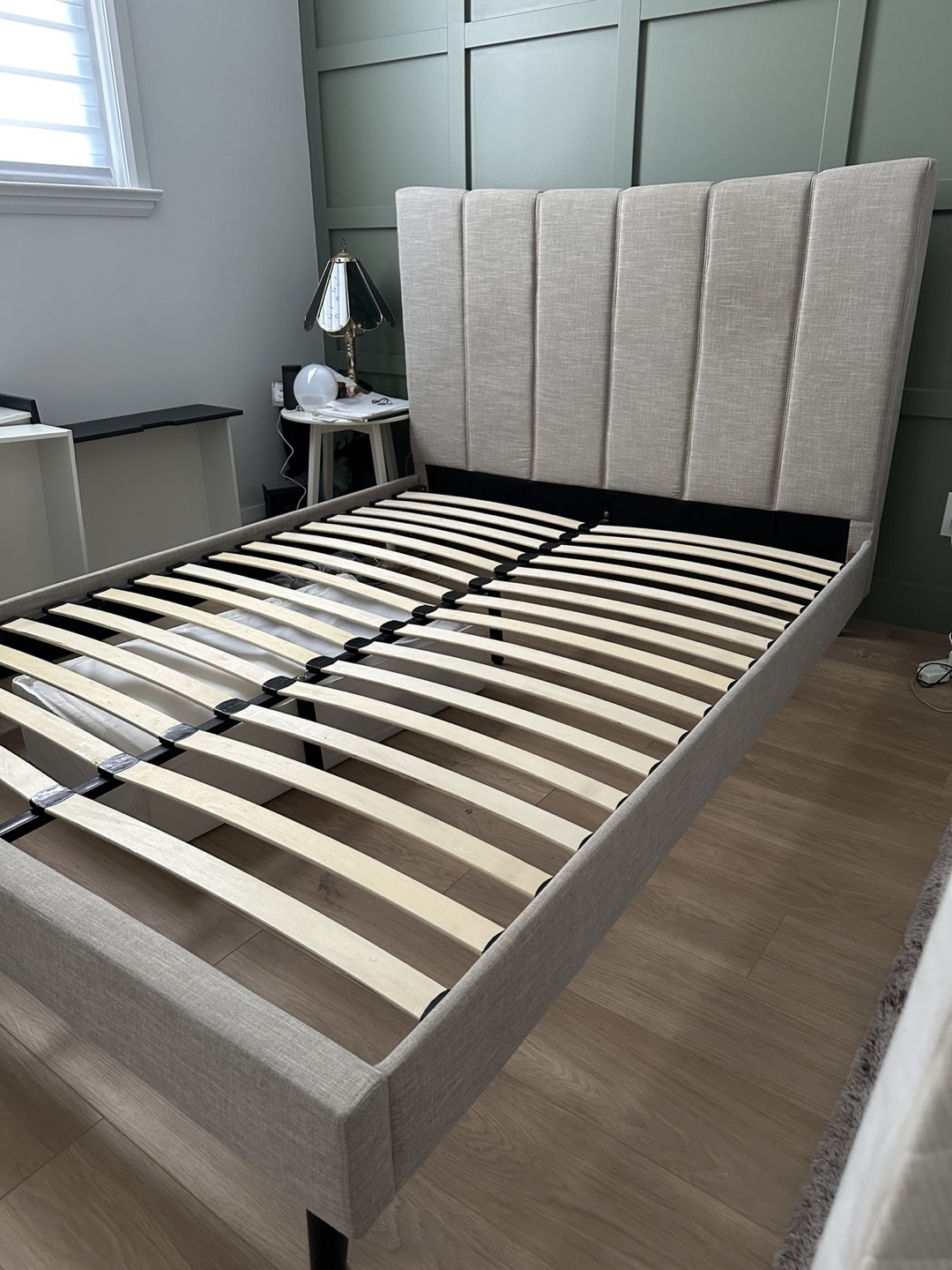 Queen-sized bed frame + free box spring - photo 4