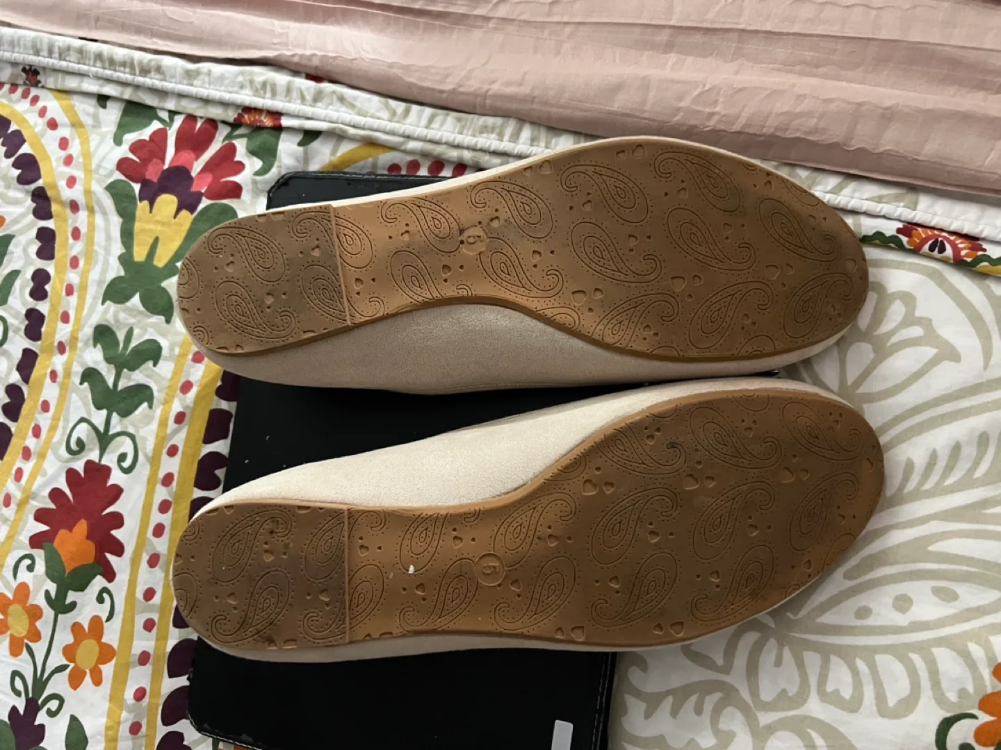 Profile Beige Flats image indicator(4)