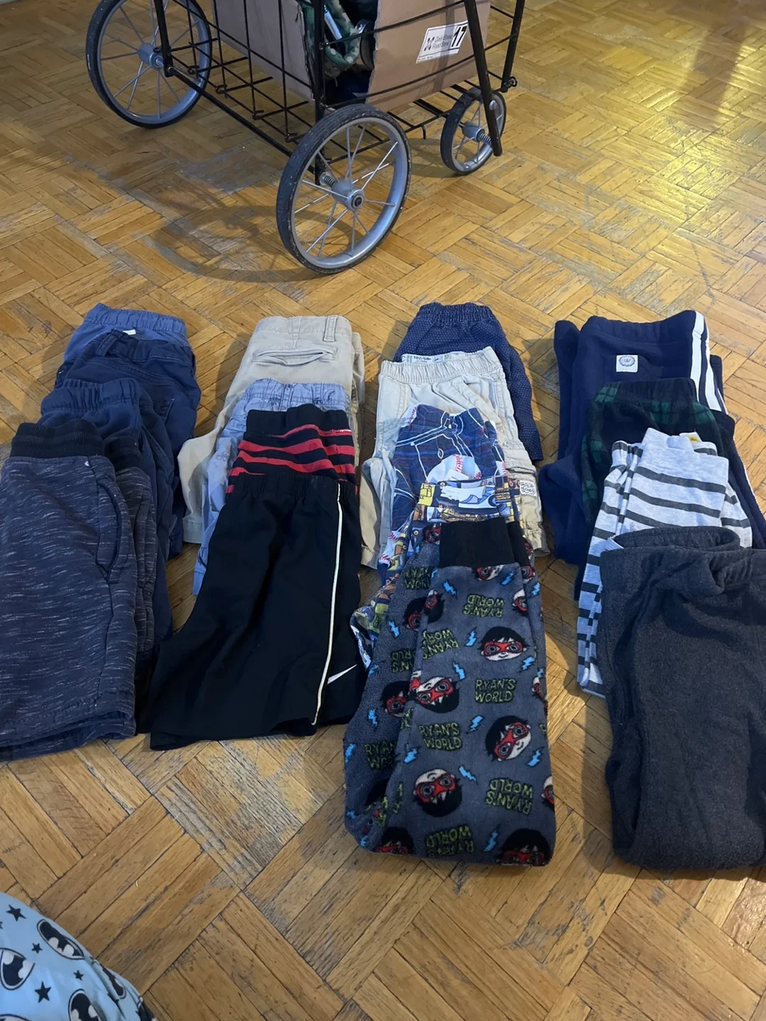 Boys' 17 Pants Bundle 5-7 yrs thumbnail