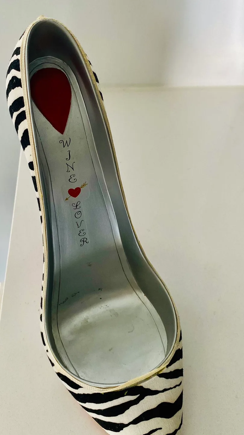 Wine Lover Zebra Print High Heel Wine Bottle Holder image indicator(2)