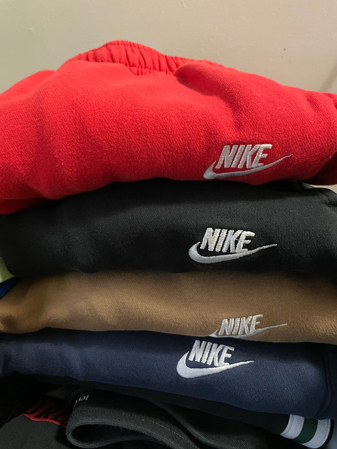 Men’s Nike Club Joggers Bundle image indicator(2)