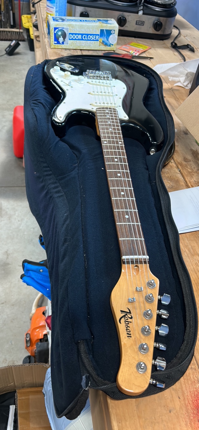 Robson Black Electric Guitar with Case - photo 2