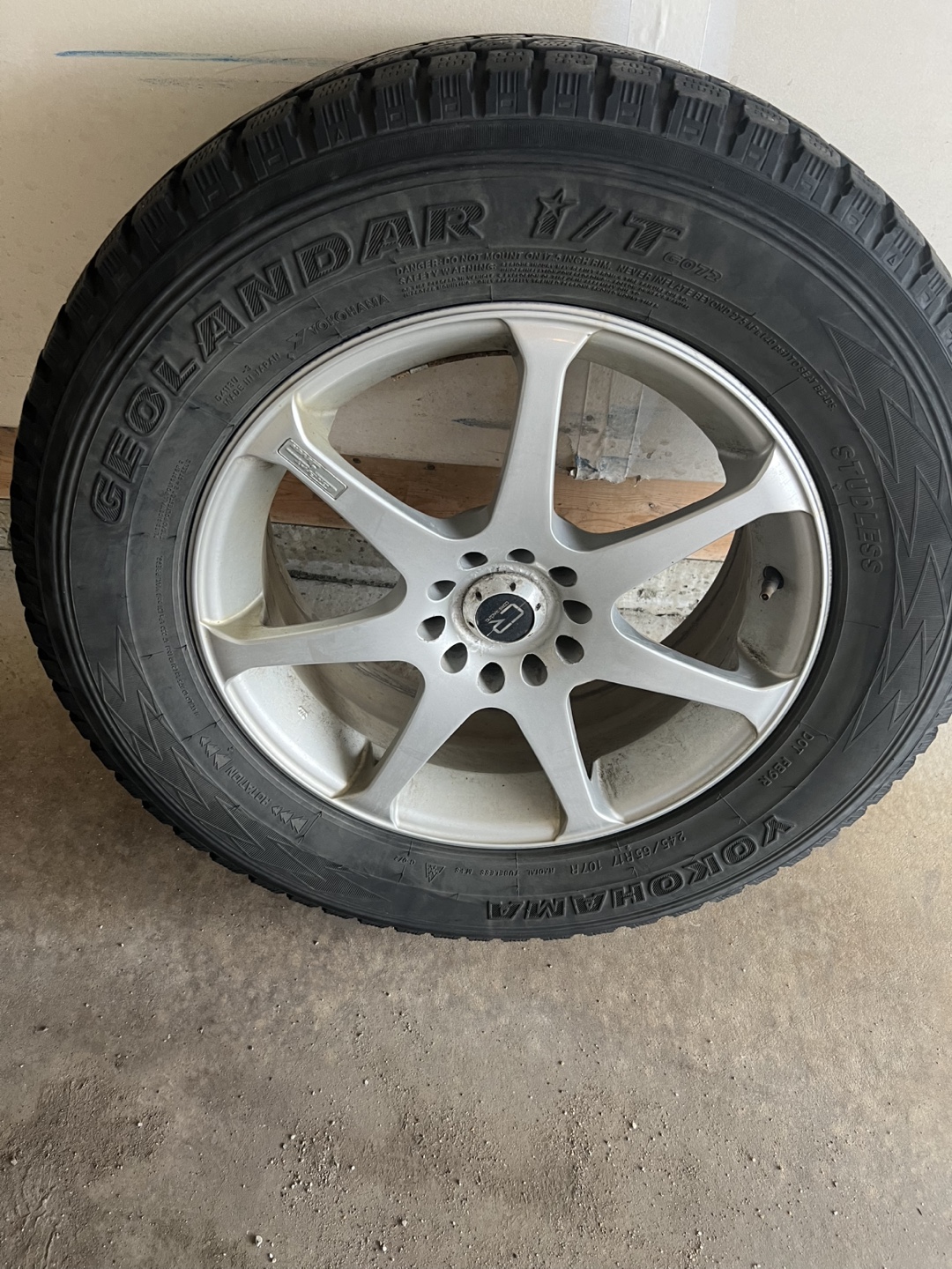 Winter Yokohama tiers with rims  X4 - photo 2