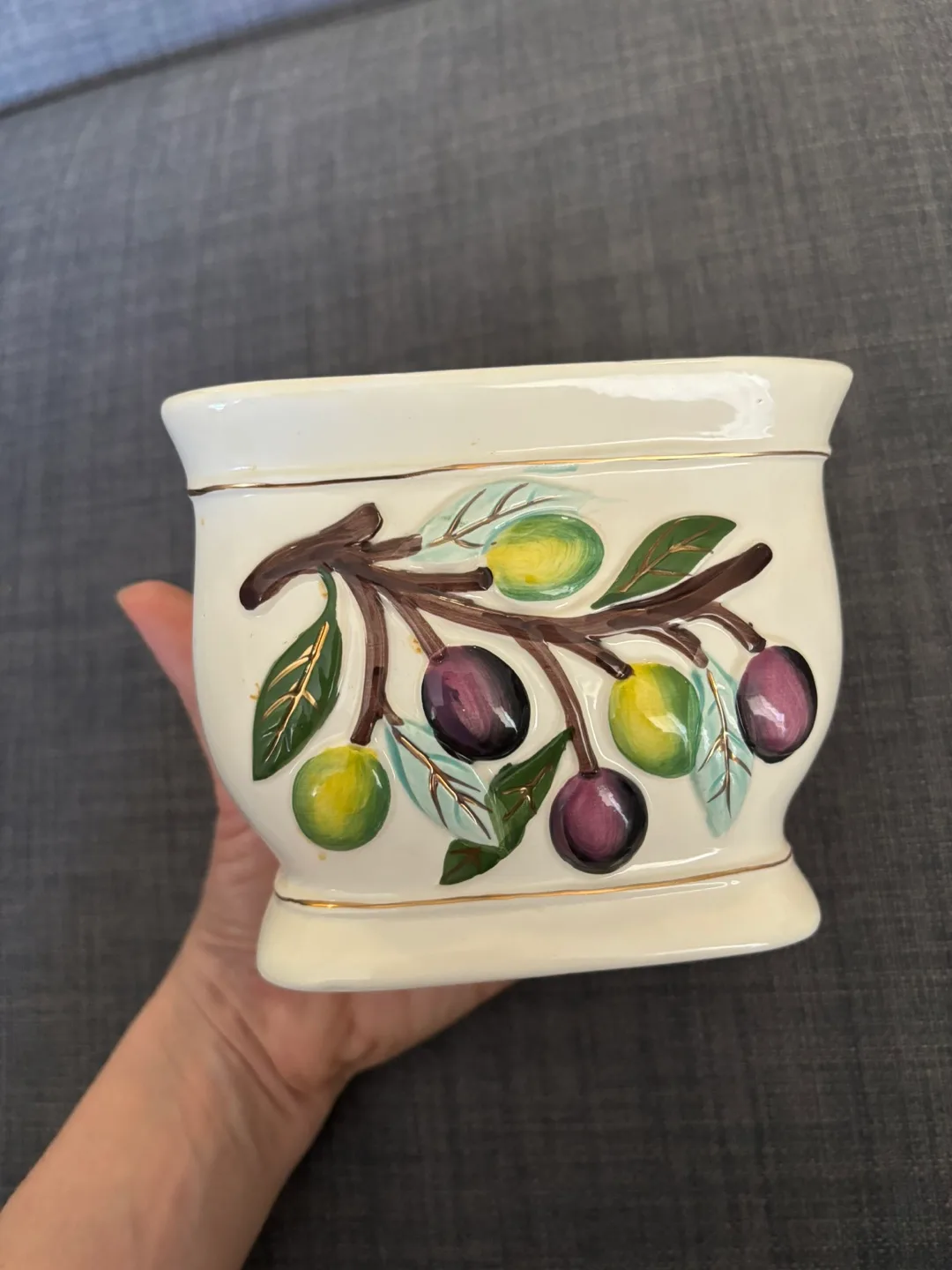 NEW Olive Branch Ceramic Napkin Holder and Salt Shaker with gold image indicator(6)