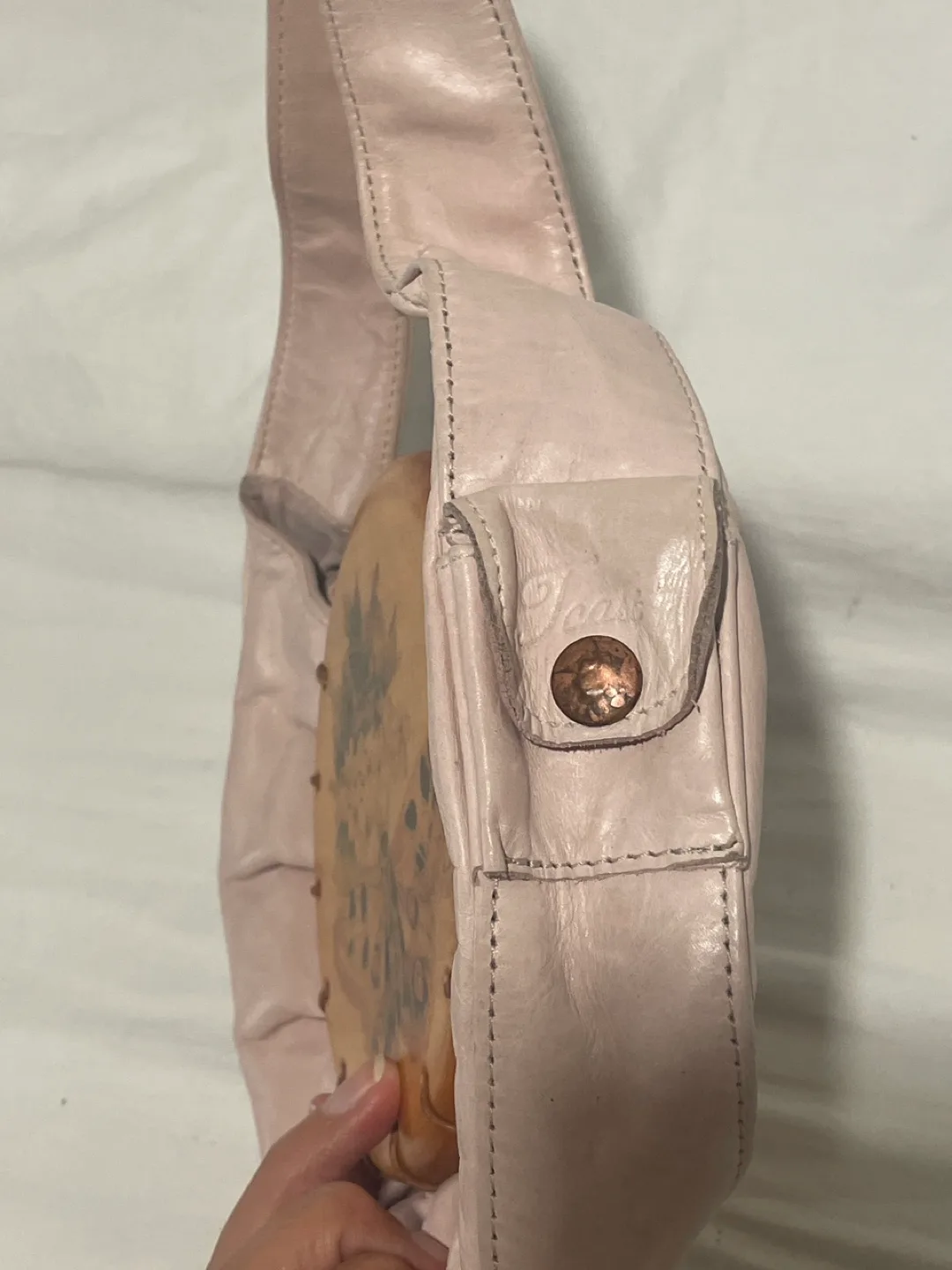 Vintage Pink Leather Handbag with Butterfly Detail image indicator(3)