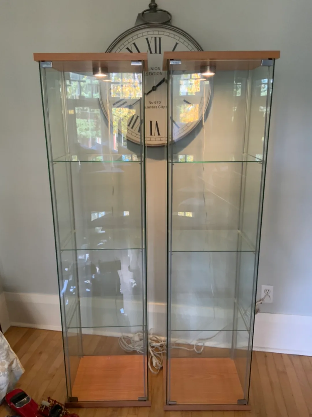 2 IKEA lit display cases image indicator(4)