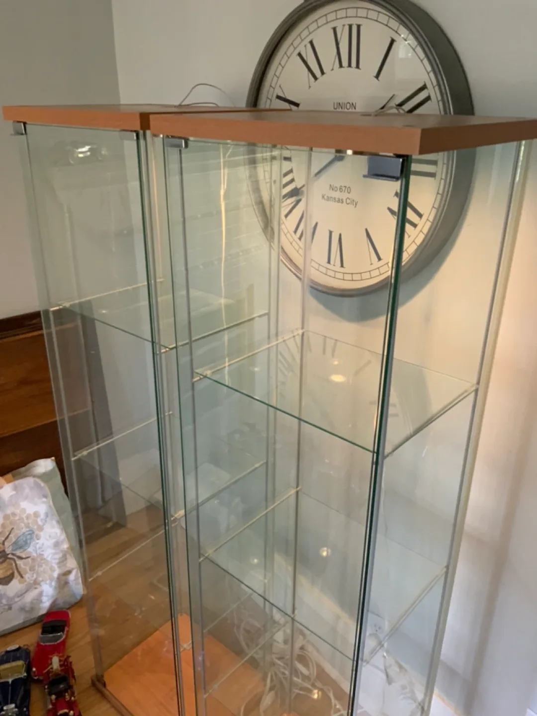 2 IKEA lit display cases image indicator(3)