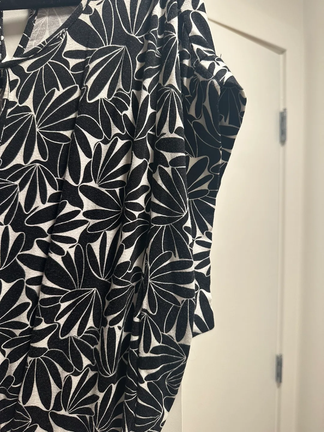 Black and White Floral Maxi Dress image indicator(3)