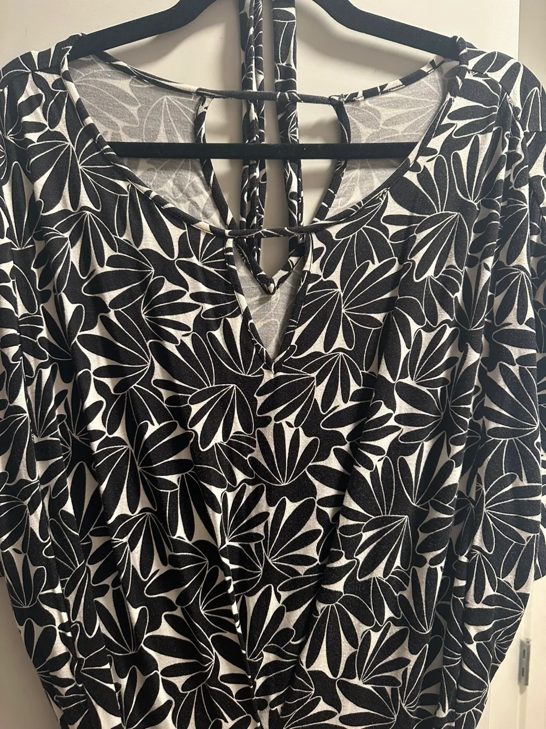 Black and White Floral Maxi Dress image indicator(2)