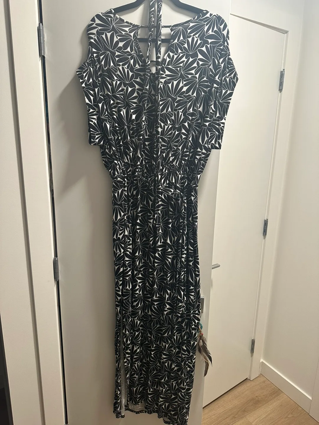 Black and White Floral Maxi Dress image indicator(4)