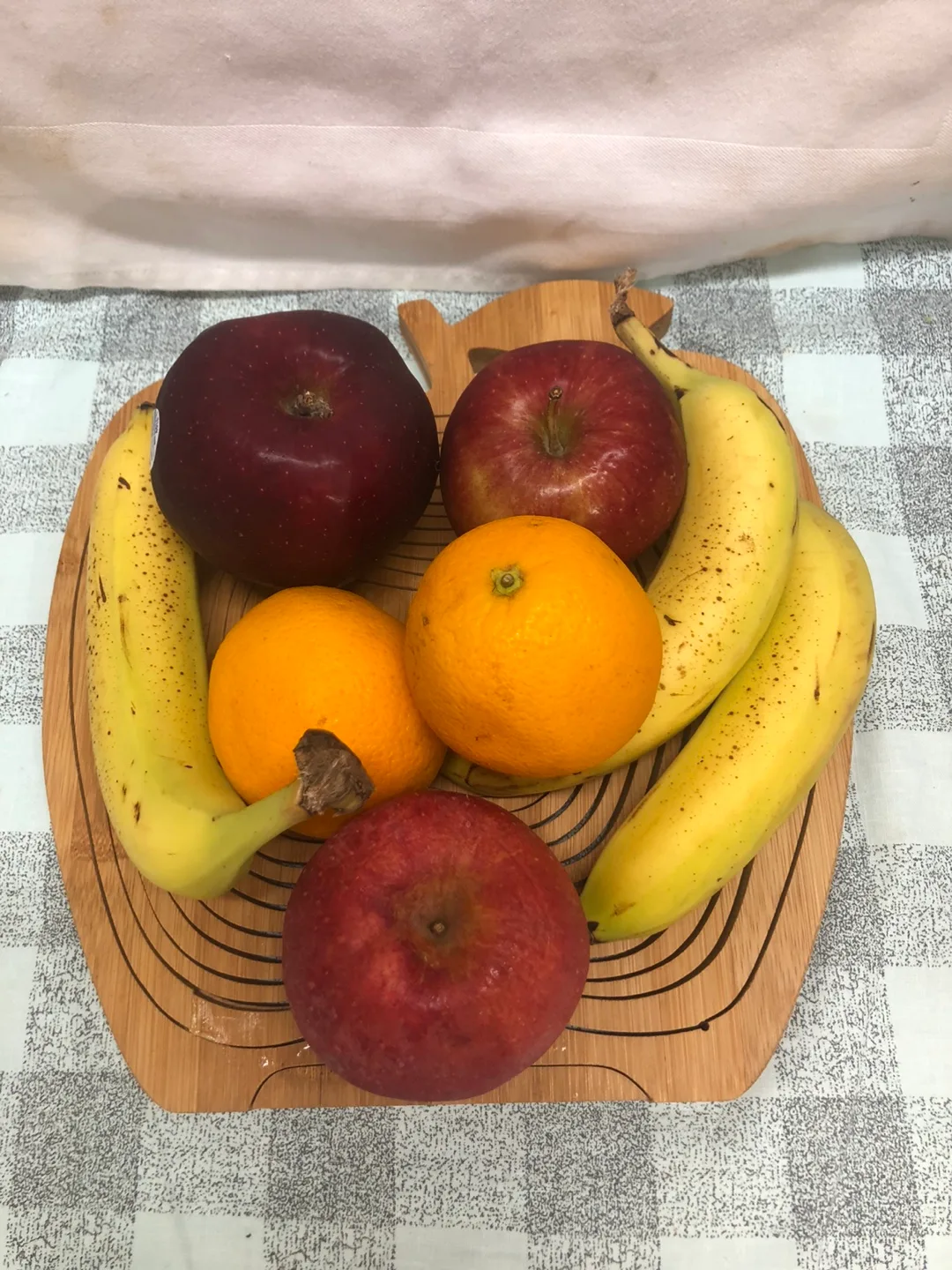 Wooden Apple Shaped Fruit Basket image indicator(5)