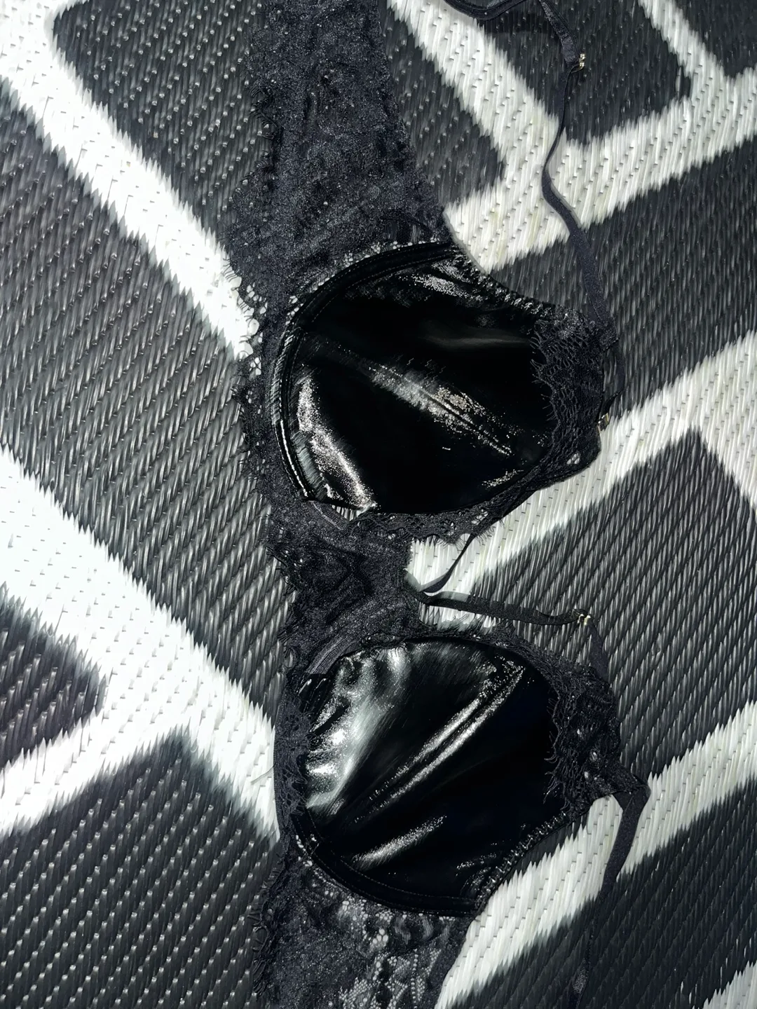 La Senza Black Lace Bra Size L/G image indicator(6)