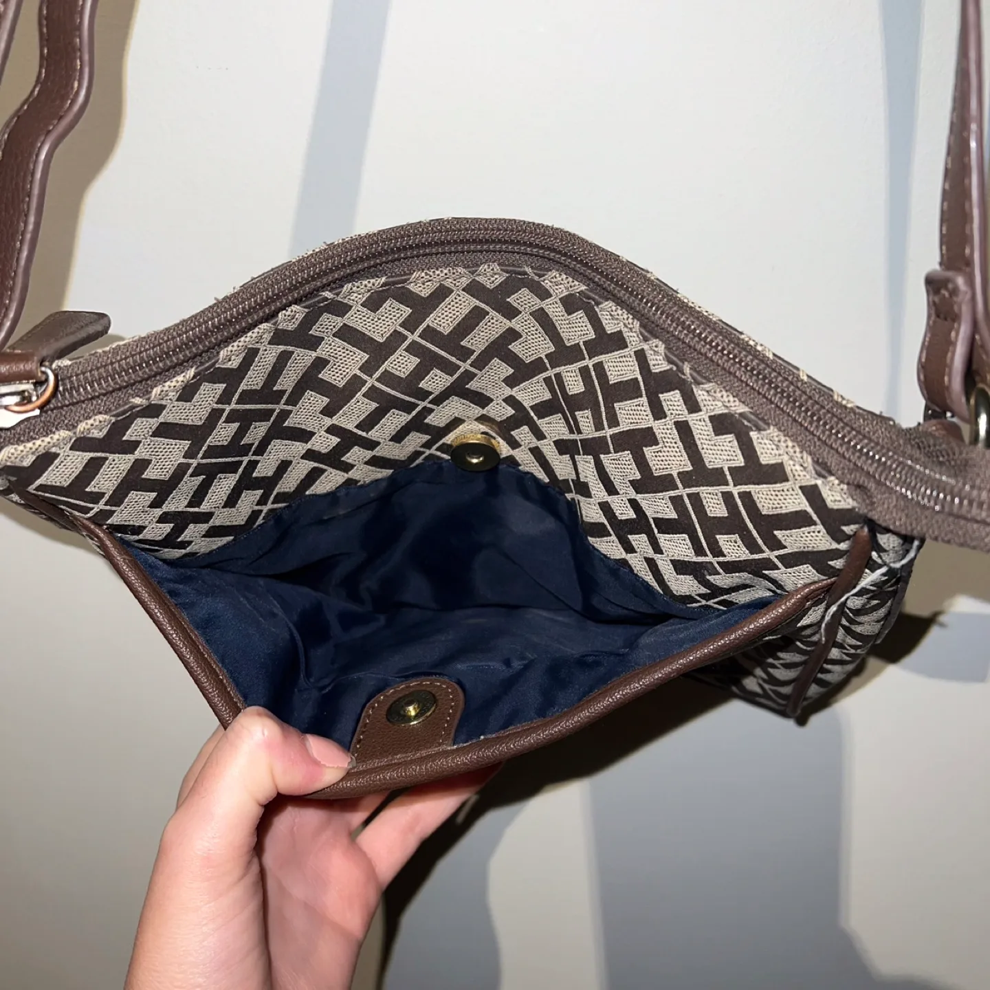 Tommy Hilfiger Crossbody Bag image indicator(4)