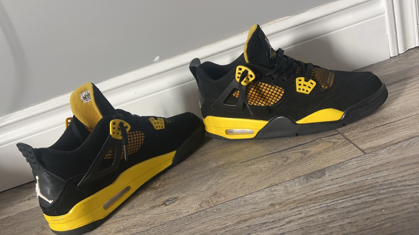 Air Jordan 4 Yellow Thunders
