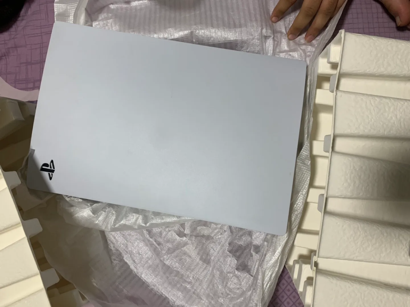 PS5 Digital Edition with God of War Ragnarok image indicator(3)