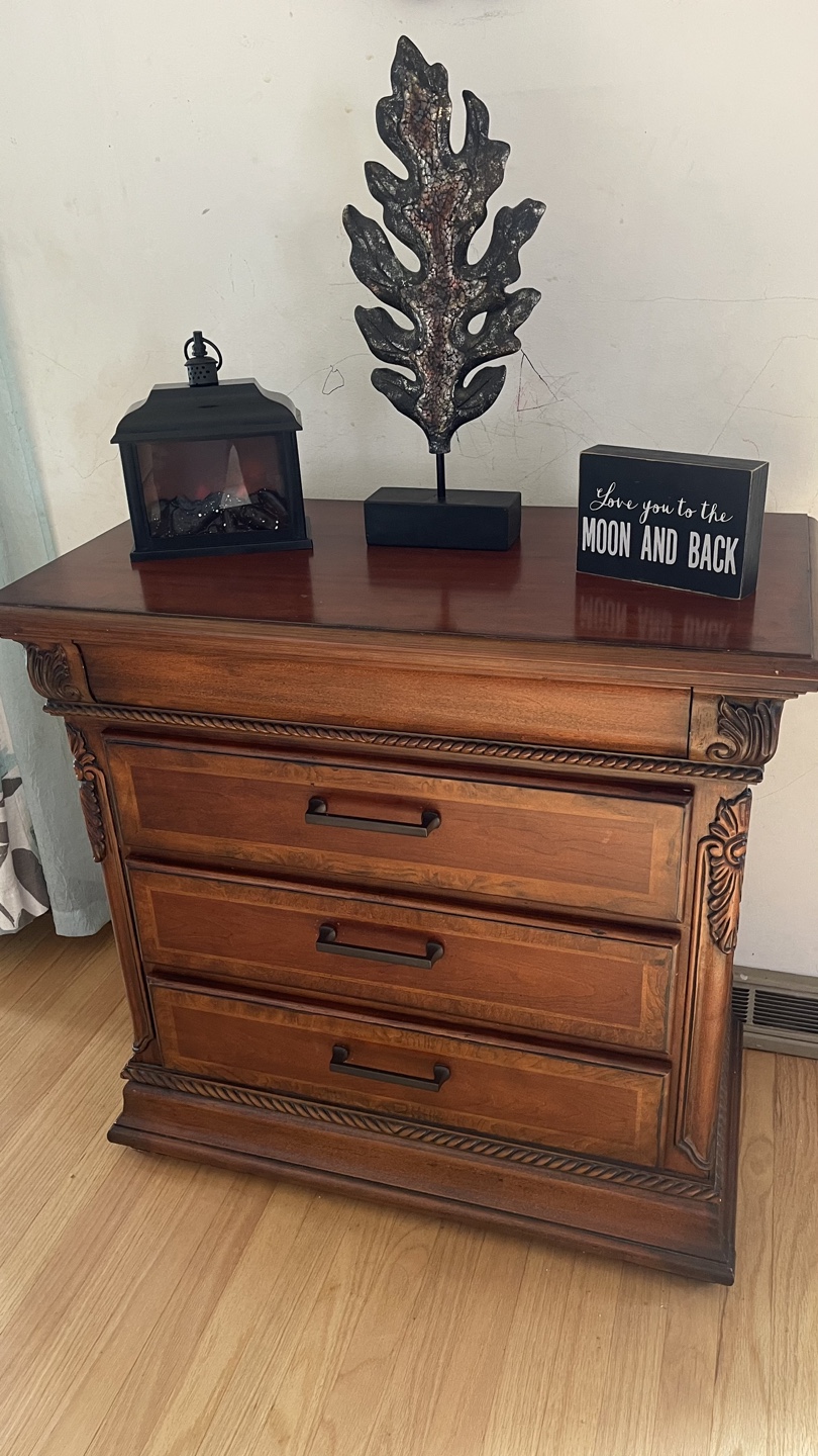 Universal Furniture Wood Chest of 3 Drawers check more pictures - photo 2