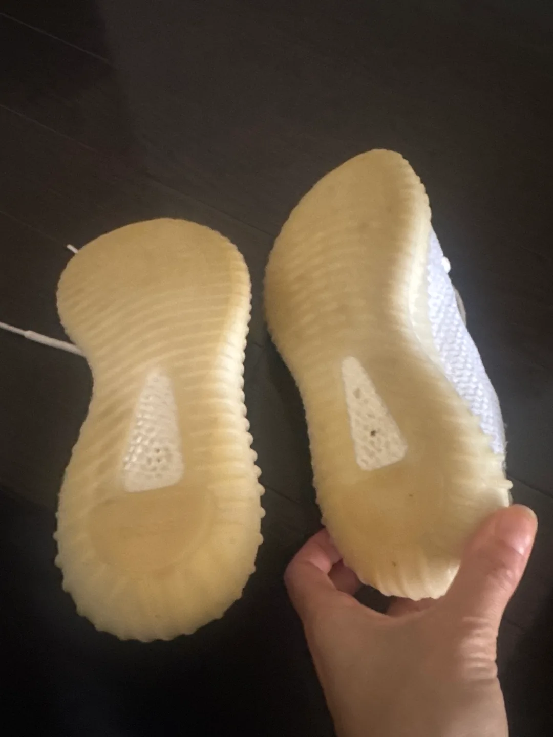 Adidas Yeezy Boost 350 V2 image indicator(4)