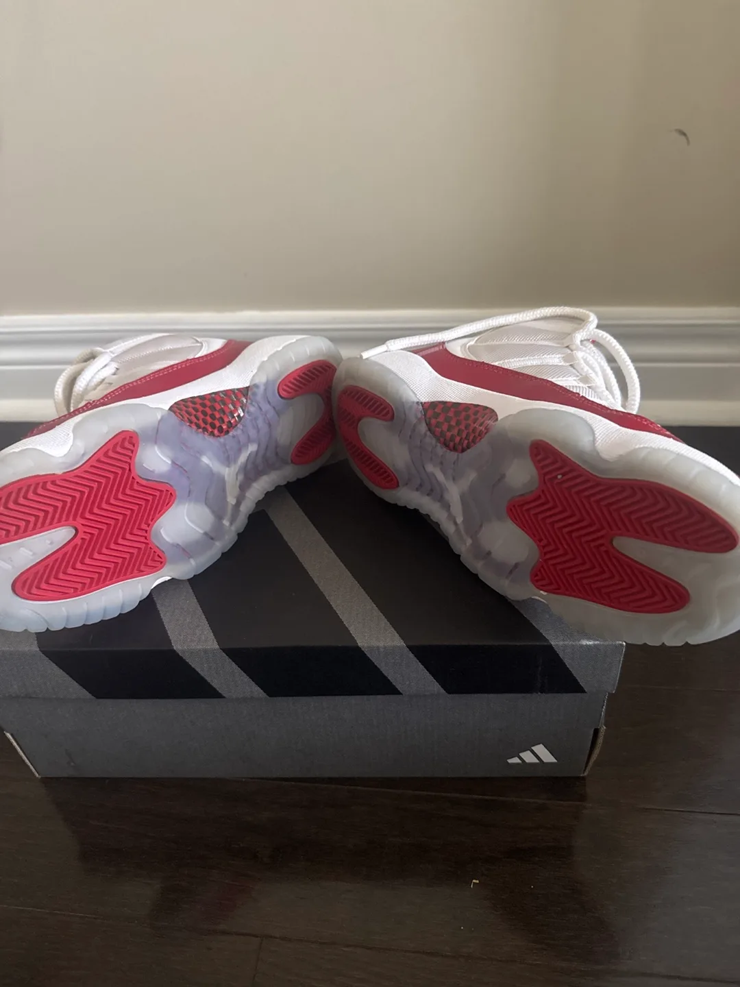 Air Jordan 11 Retro 'Gym Red' Size 6y image indicator(3)