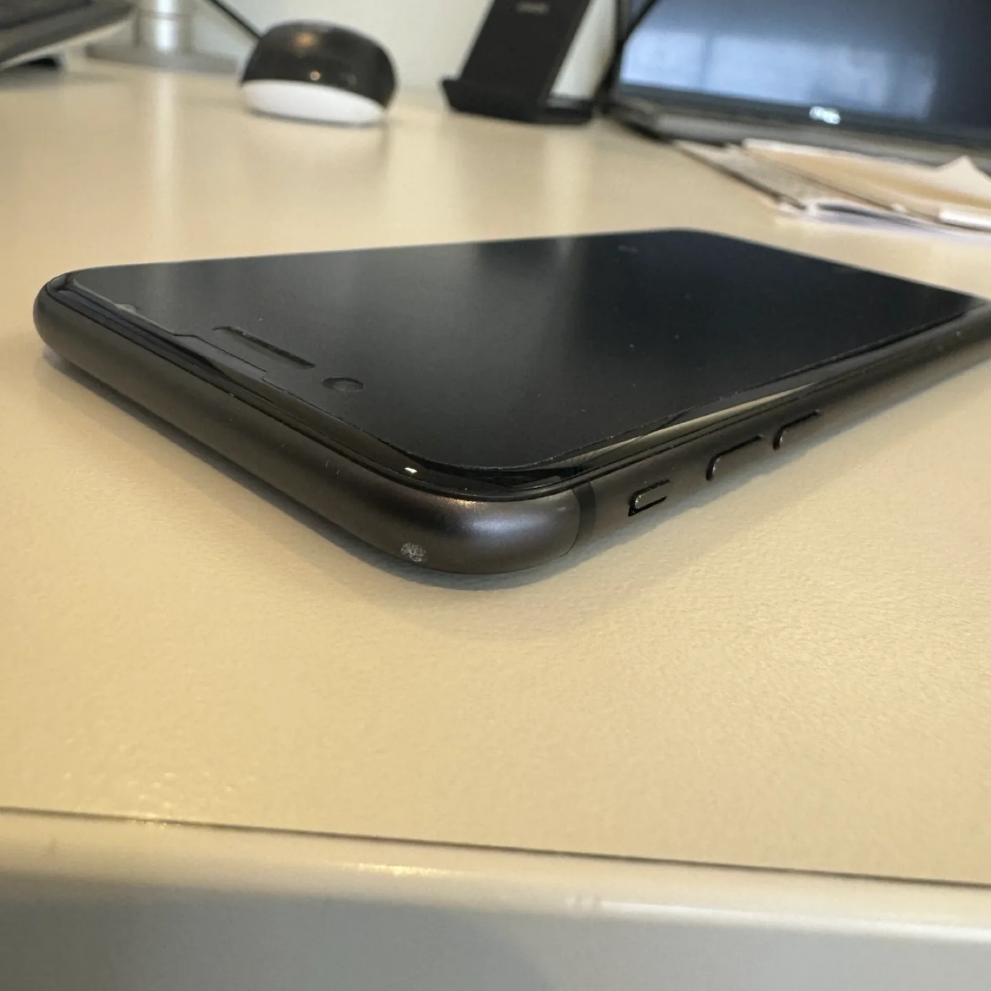 iPhone 8 64gb Unlocked 93% Battery Health image indicator(5)