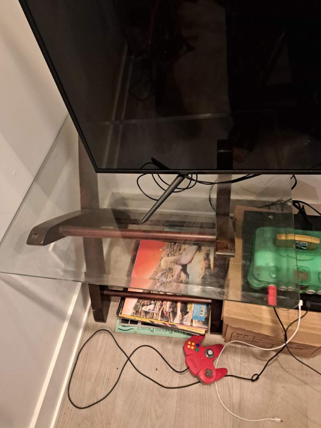 Glass and wood side table - photo 4