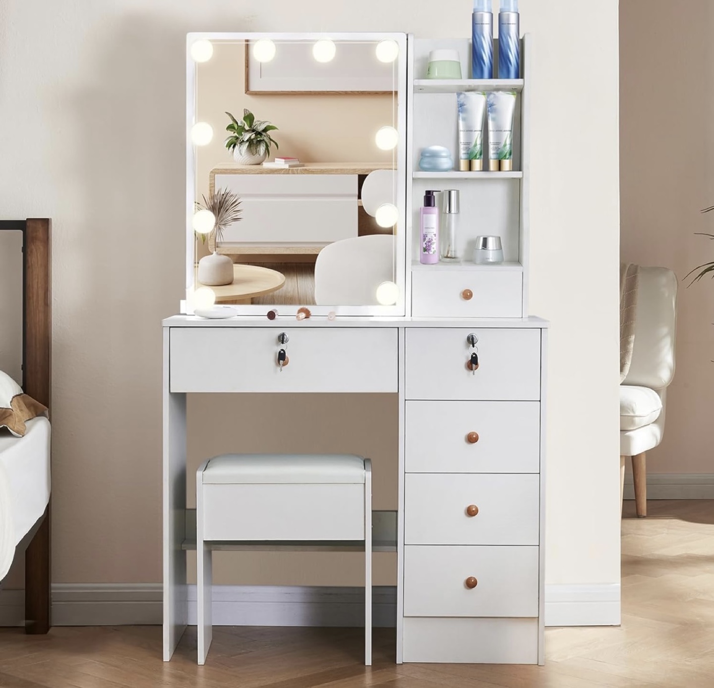 Vanity makeup desk