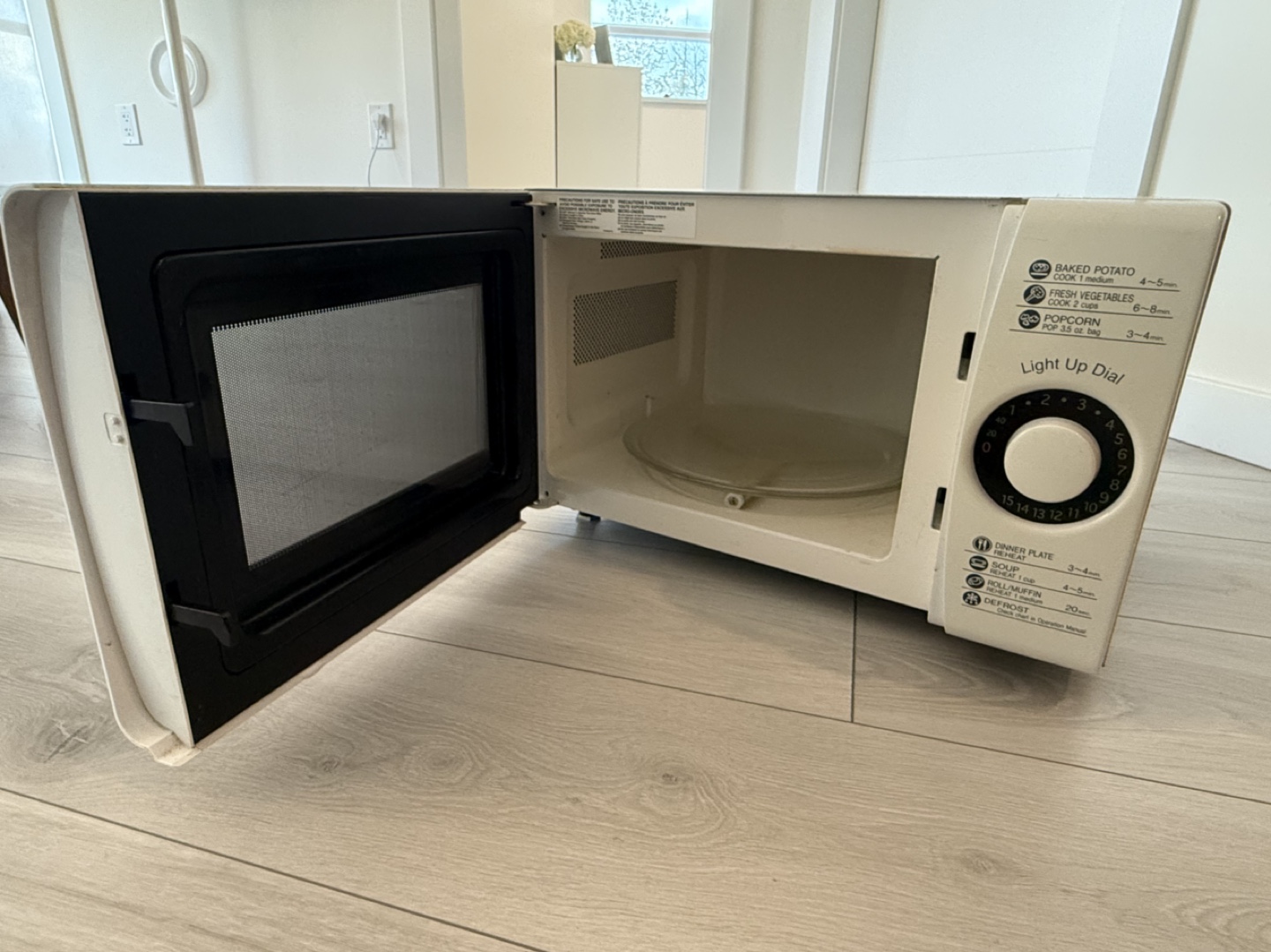 Sharp Carousel Microwave - photo 2