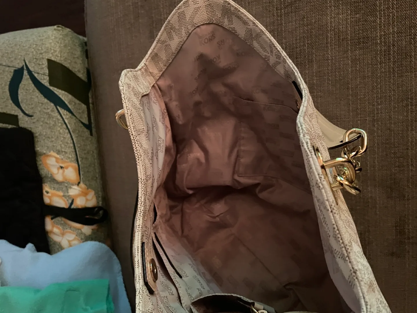 Michael kors bag image indicator(5)