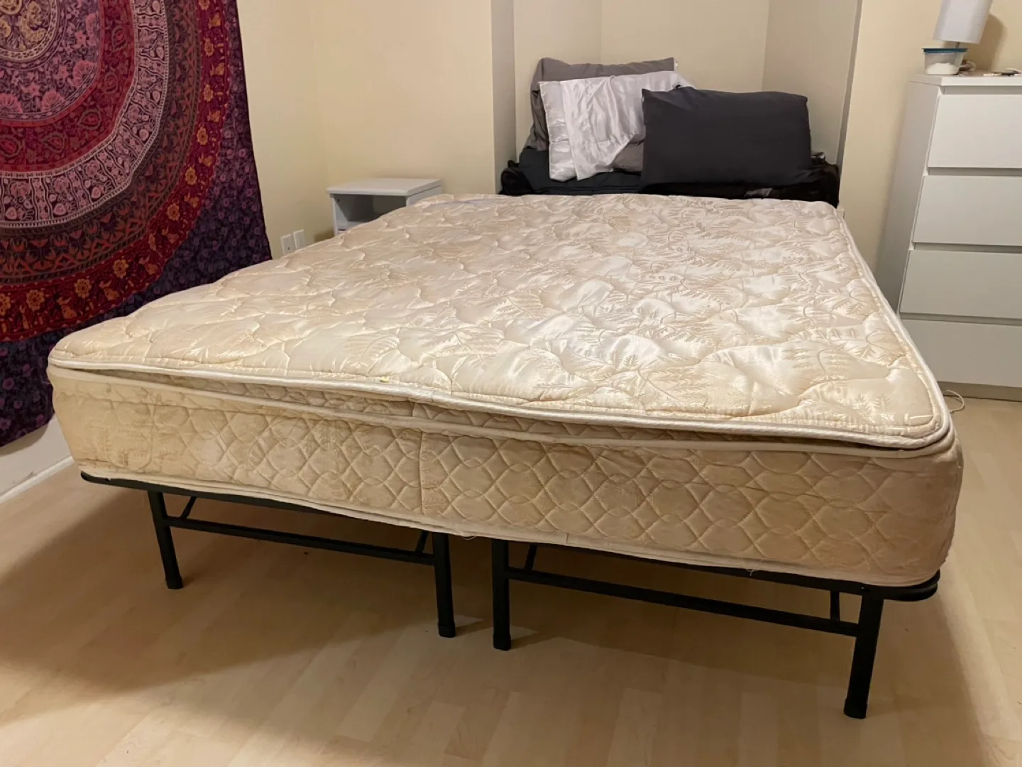 Queen bed for sale! Need to pickup ASAP thumbnail