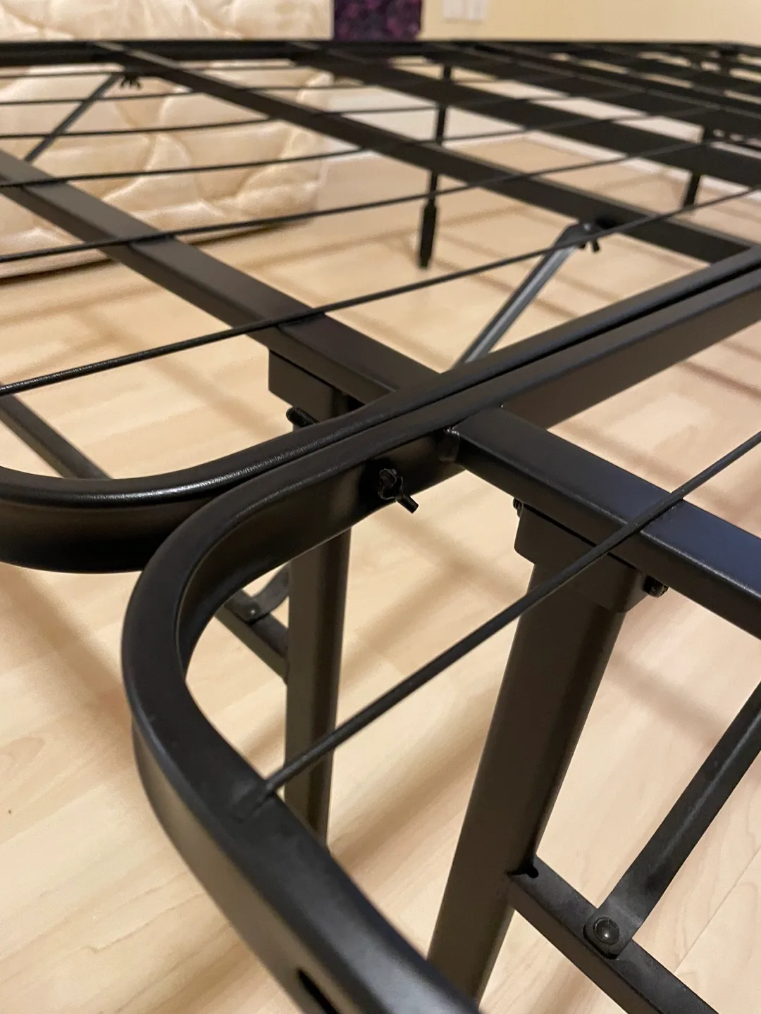 Queen bed for sale! Need to pickup ASAP image indicator(4)