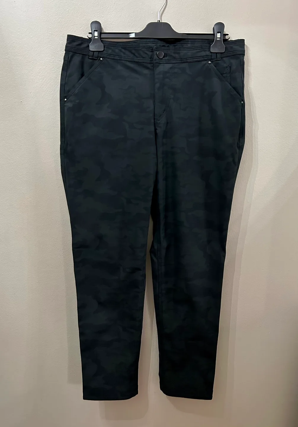 Lululemon Day Trip Boyfriend Pant - Lotus Camo Black image indicator(6)