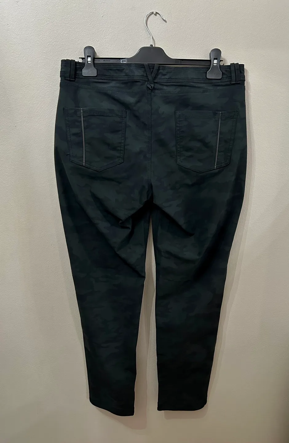 Lululemon Day Trip Boyfriend Pant - Lotus Camo Black image indicator(7)