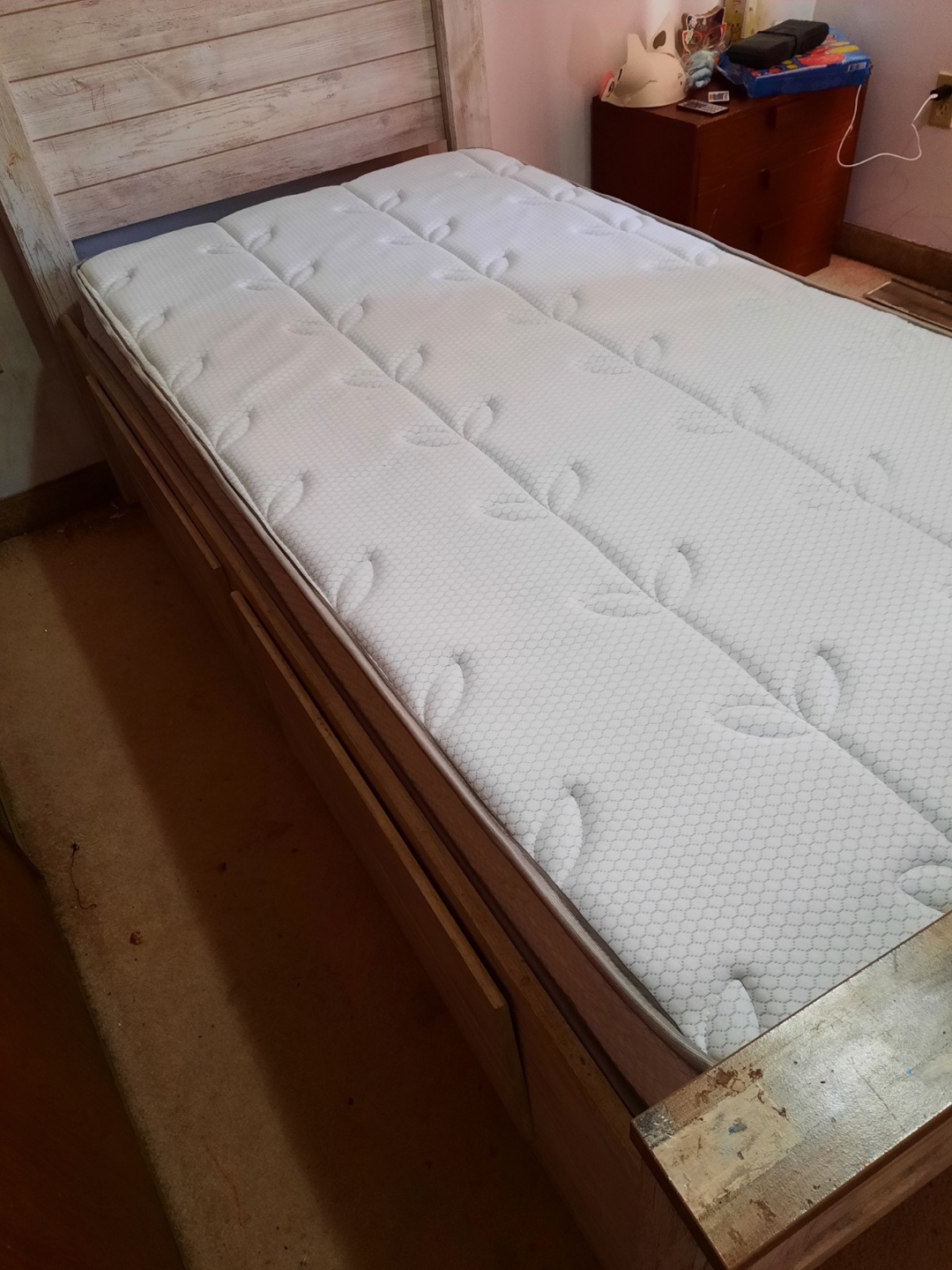 Twin bed