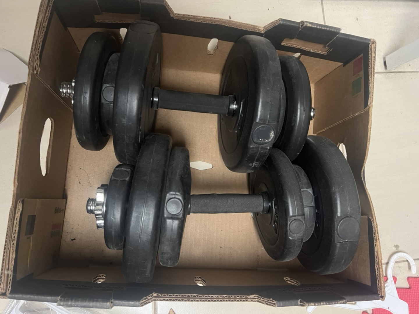 Pair of adjustable dumbbells
