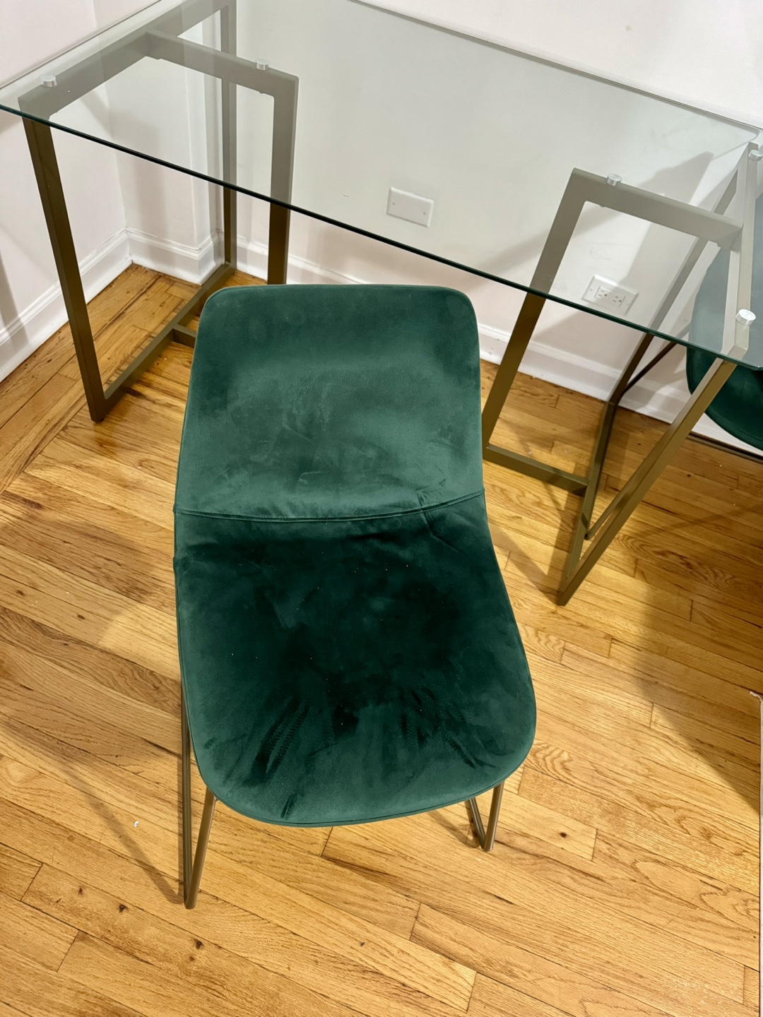 Table with Velvet Dining Chairs - photo 3