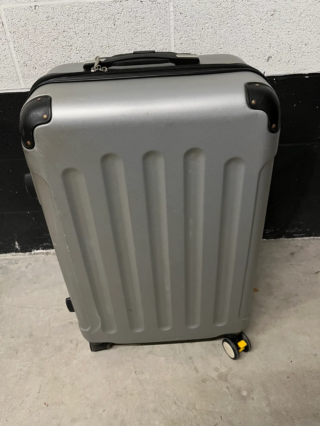 Silver Suitcase #freecycle thumbnail