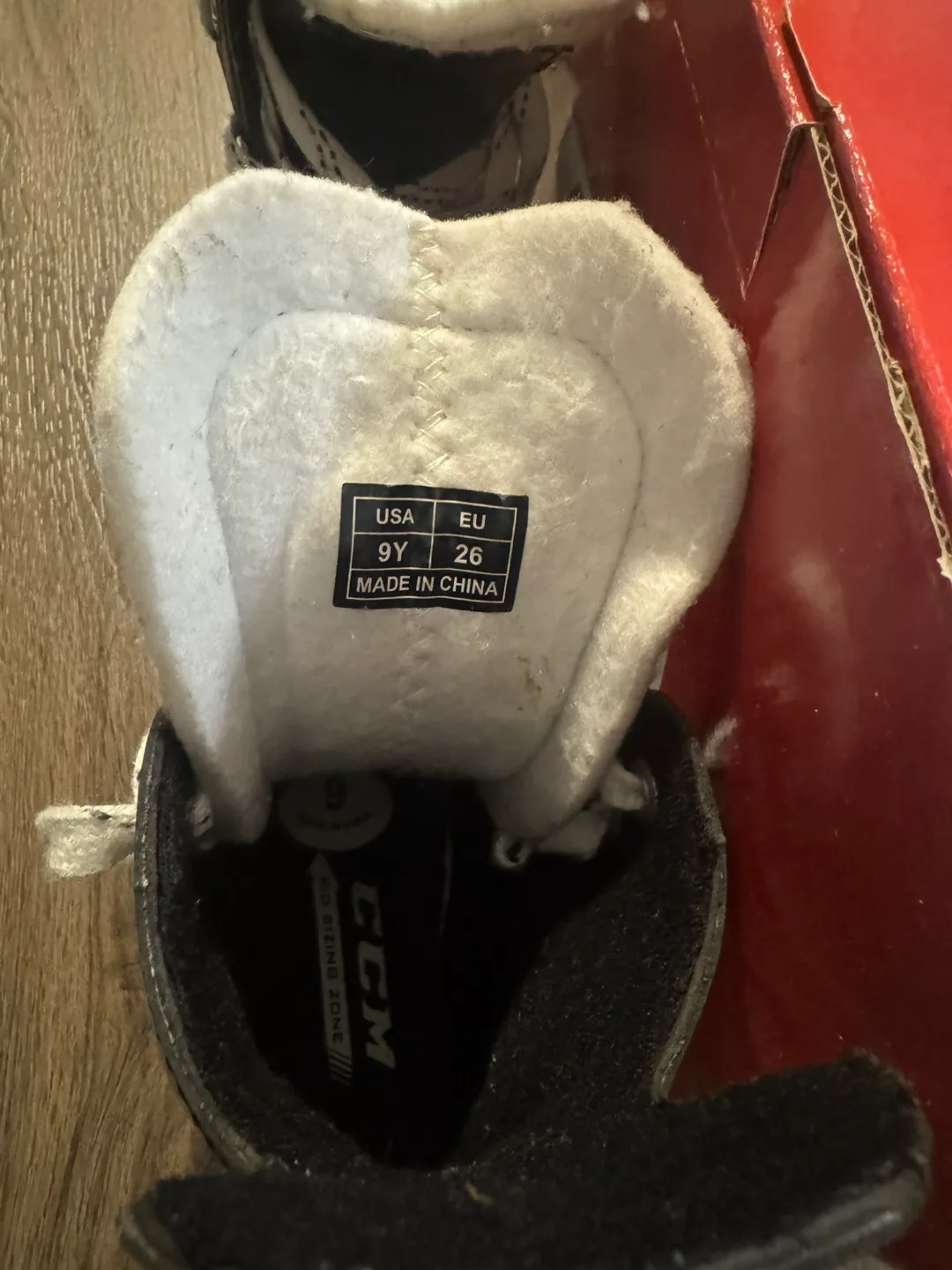 CCM Rib XT Hockey Skates Size 9Y image indicator(4)