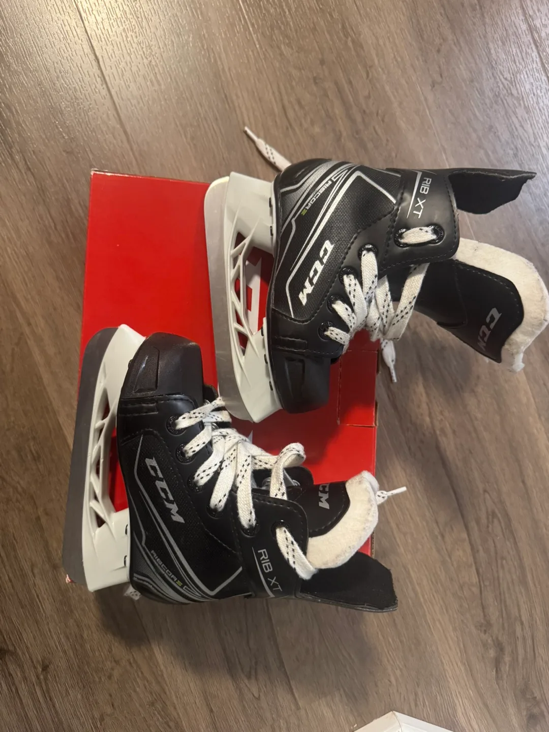 CCM Rib XT Hockey Skates Size 9Y image indicator(2)