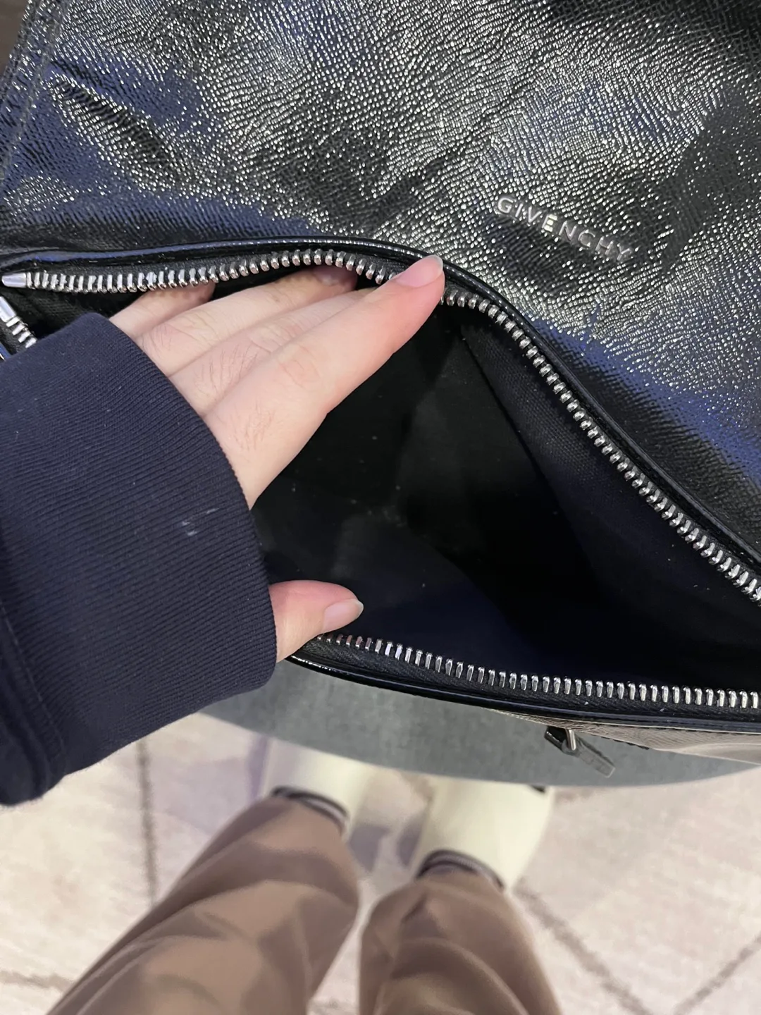 Givenchy Bag image indicator(3)