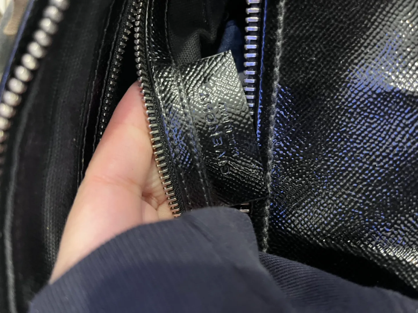 Givenchy Bag image indicator(4)