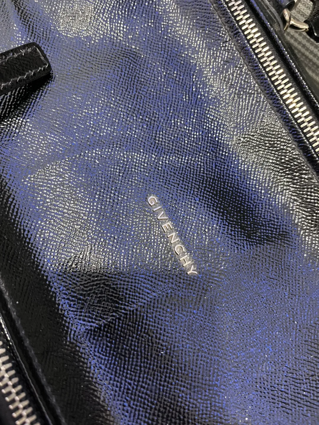 Givenchy Bag image indicator(2)