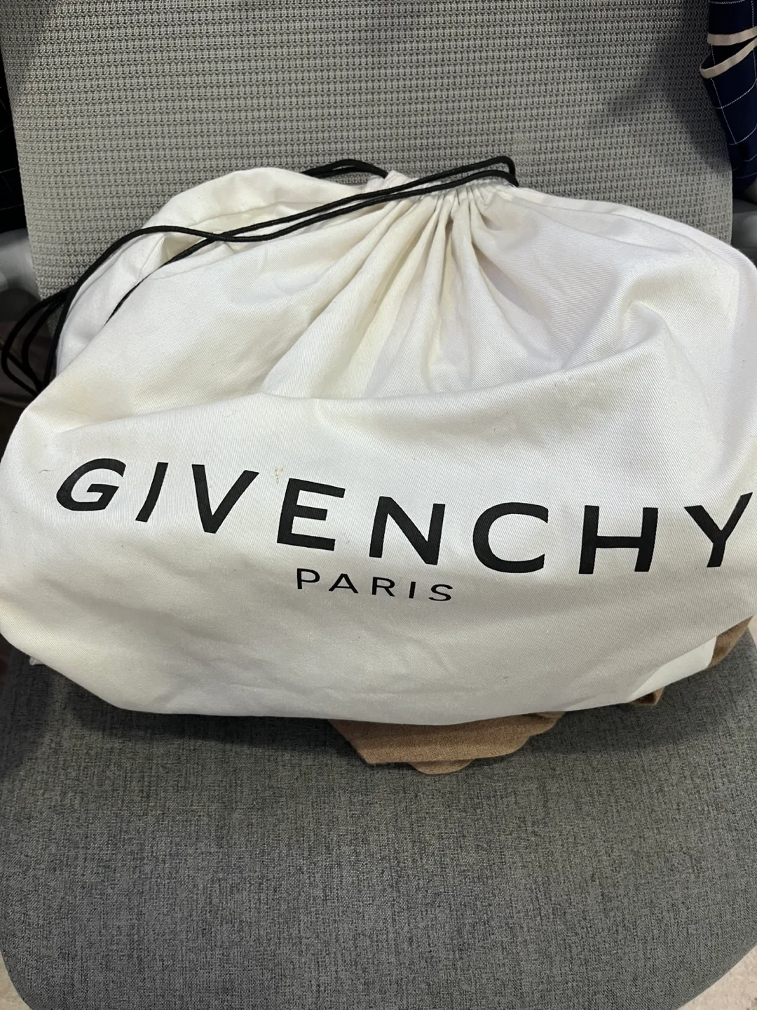 Givenchy Bag image indicator(8)