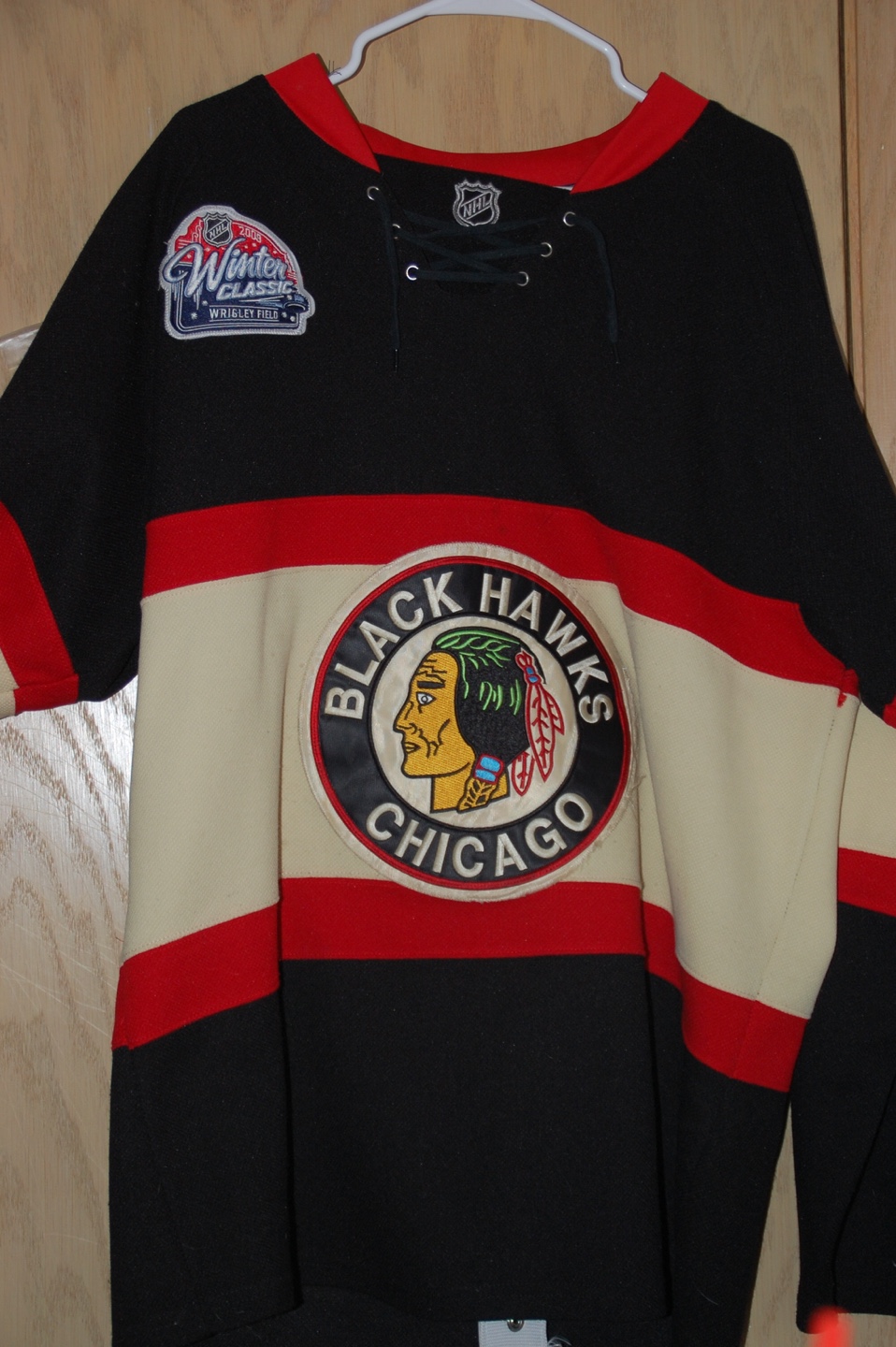 2009 Winter Classic Jonathan Toews Jersey Size 52 Black - photo 3