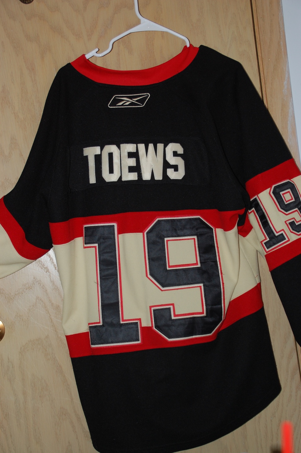2009 Winter Classic Jonathan Toews Jersey Size 52 Black - photo 2