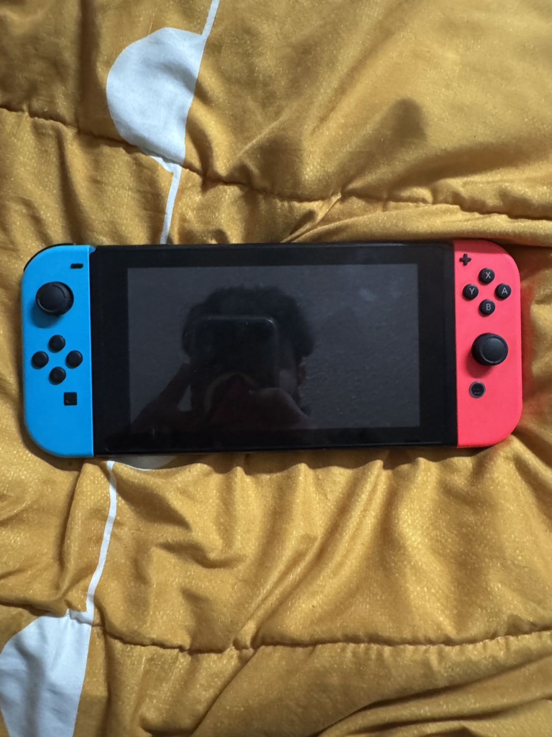 Nintendo Switch with Luigi's Mansion 2 and 2 extra Joy-cons - photo 2