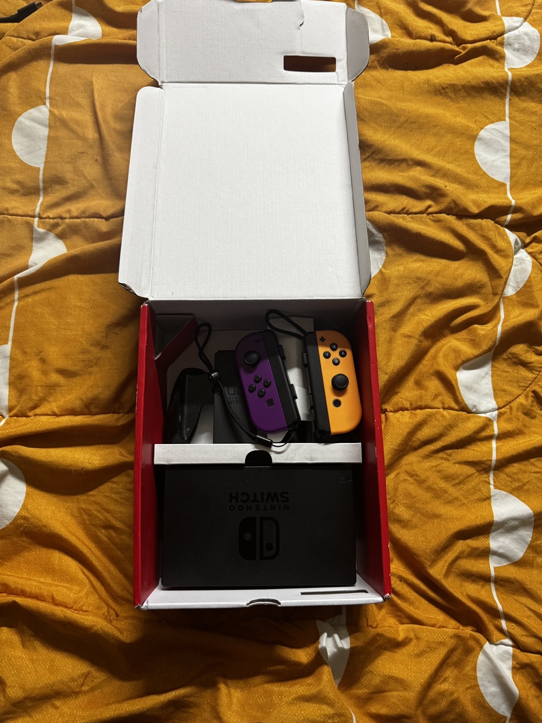 Nintendo Switch with Luigi's Mansion 2 and 2 extra Joy-cons - photo 3