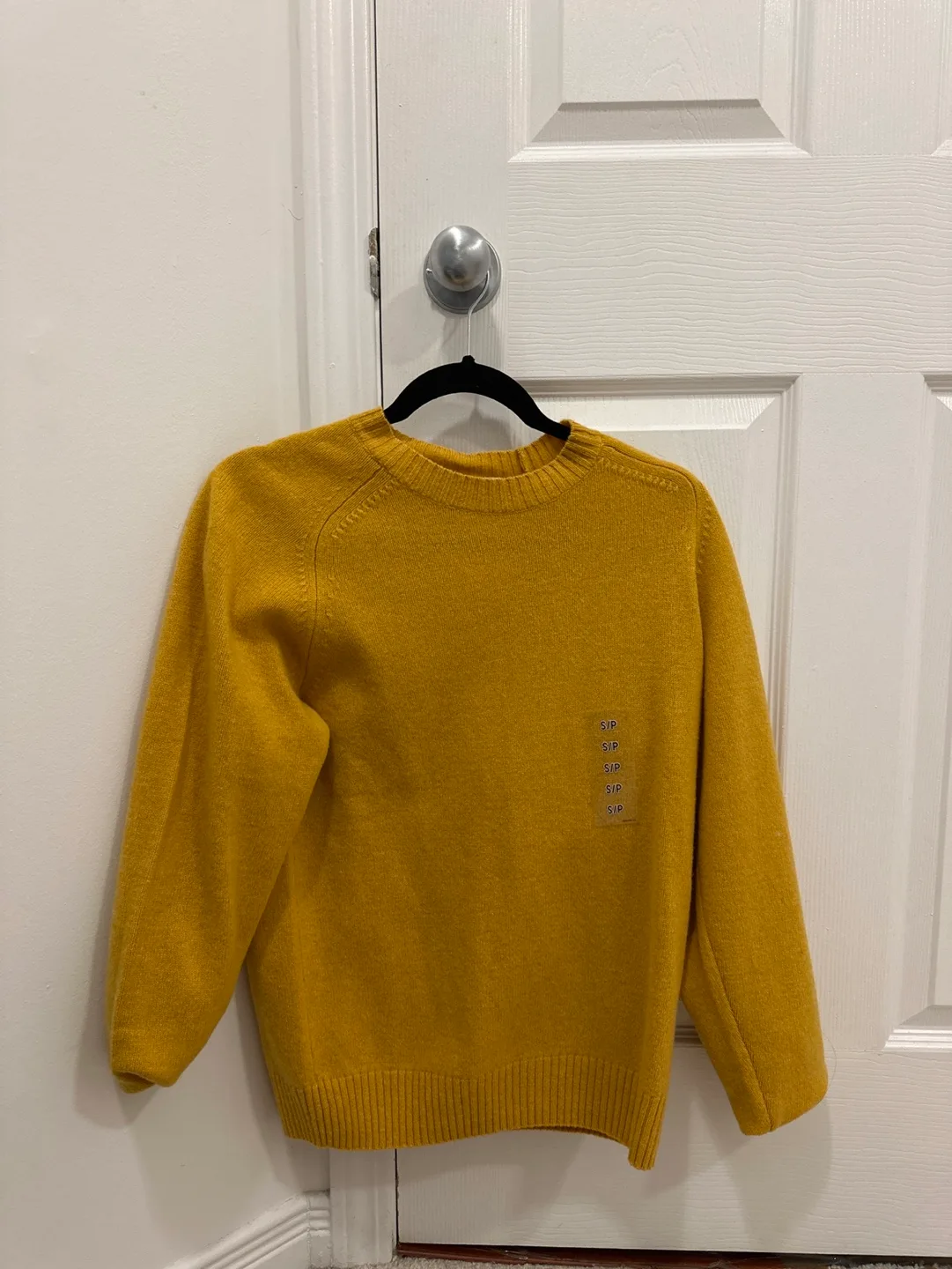Uniqlo Premium Lambswool Yellow Sweater (Small but oversized) image indicator(2)
